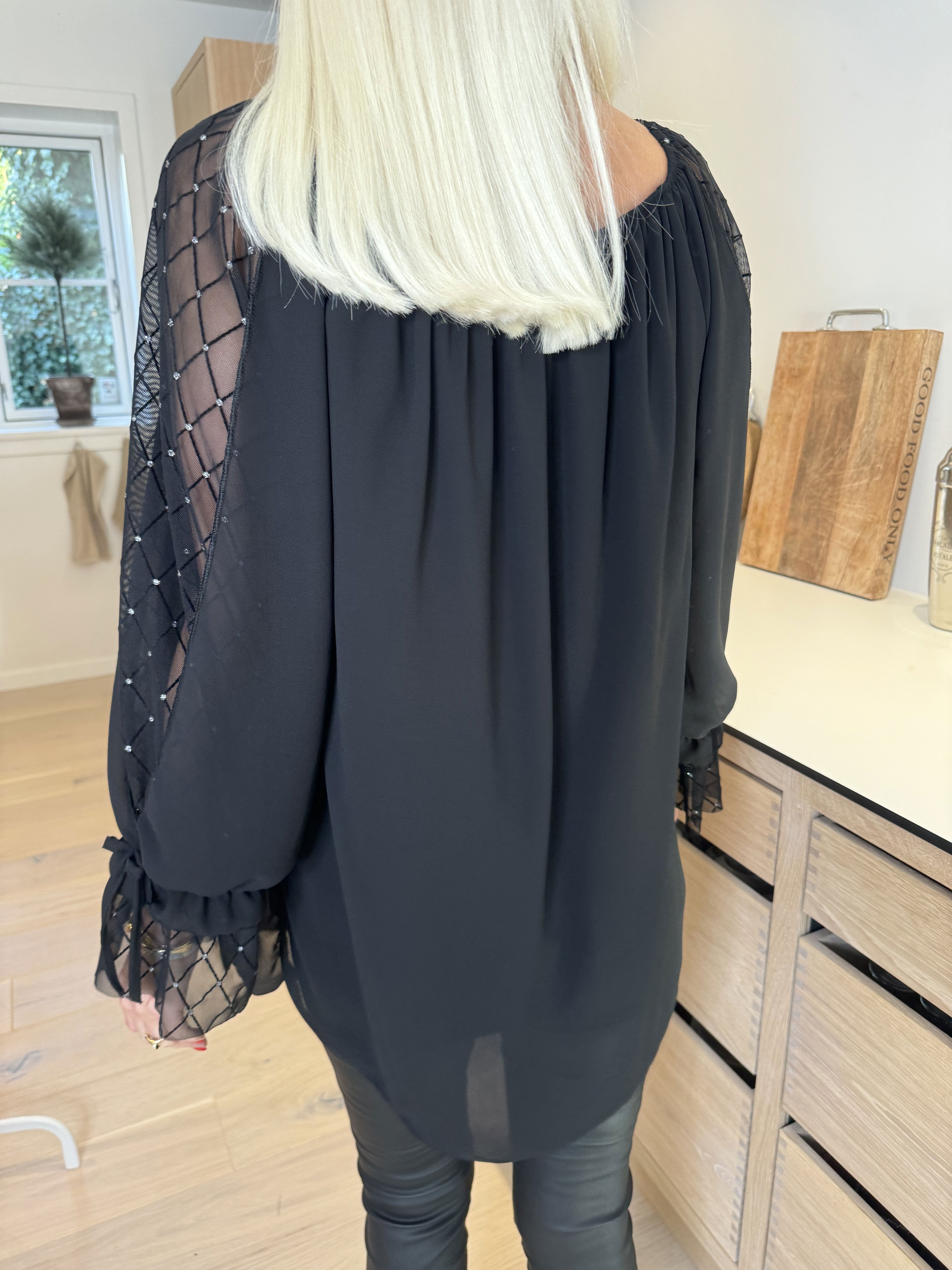 Ninell - Chiffontunika med flotte ærmer